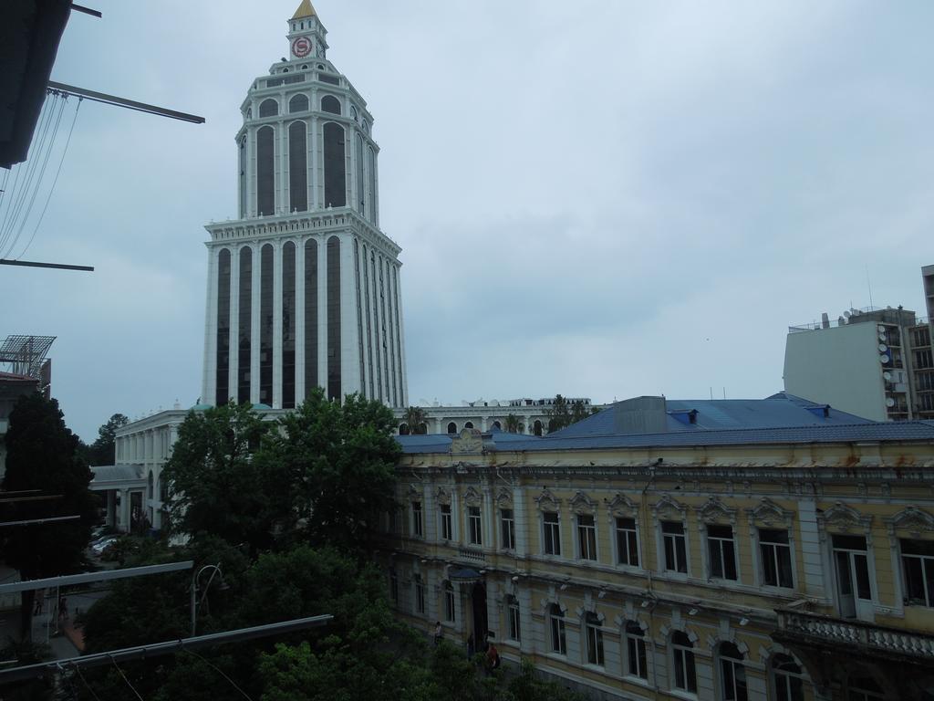 Lika'S Apartment Batumi Esterno foto