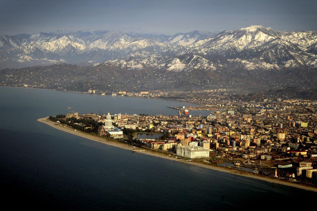 Lika'S Apartment Batumi Esterno foto
